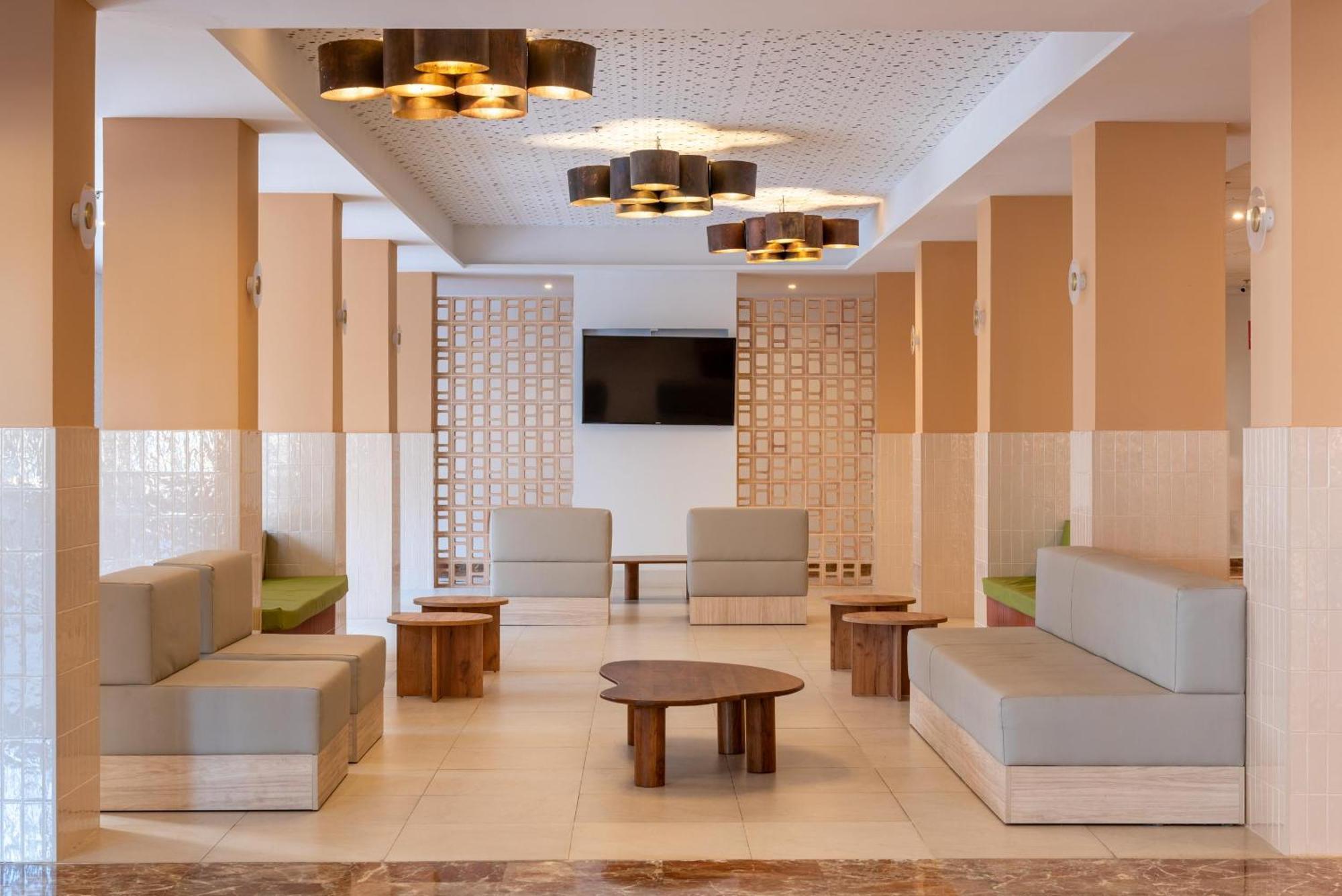 Thb San Fermin Hotel Benalmádena Buitenkant foto